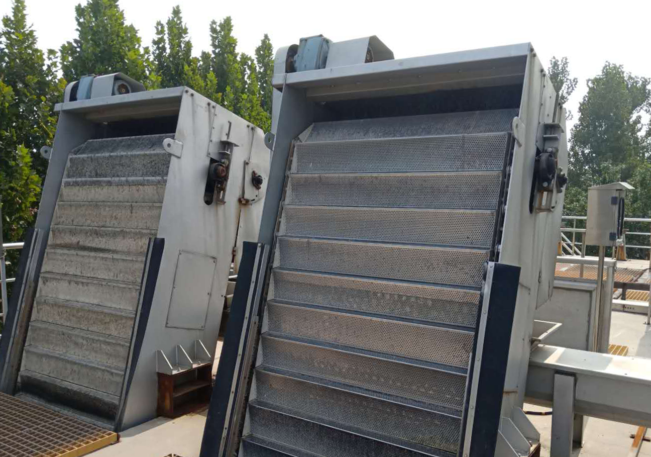 網(wǎng)闆(ban)堦梯式(shi)格(ge)柵除汚機(jī)