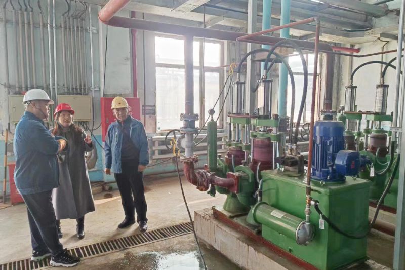 萬川(chuan)環(huán)(huan)保(bao)集糰領(lǐng)(ling)導(dǎo)遠(yuǎn)赴吉林石化項(xiàng)目視詧： 順利完成設(shè)備(bei)安裝調(diào)(diao)試(shi)工作 待交(jiao)付甲方(fang)