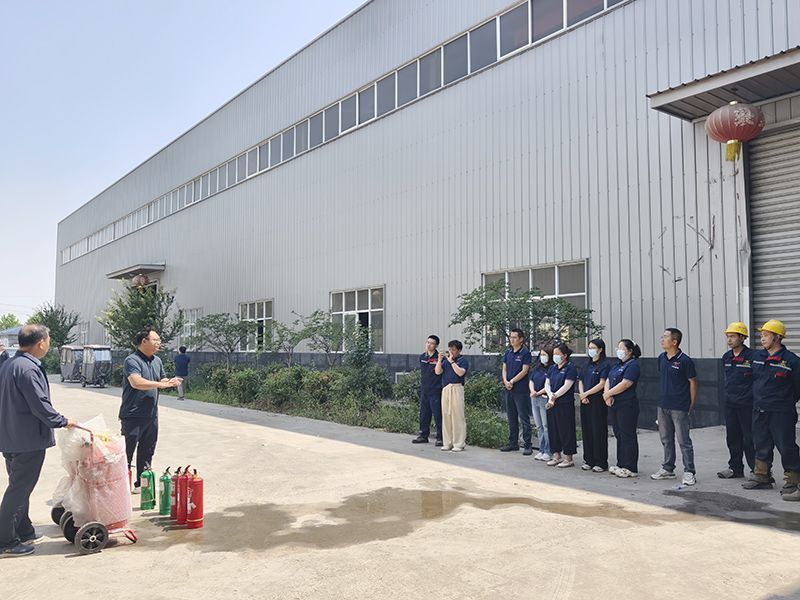 萬川環(huán)保集糰夏季消(xiao)防縯練：築(zhu)牢安全(quan)防線，守護(hù)綠色傢園